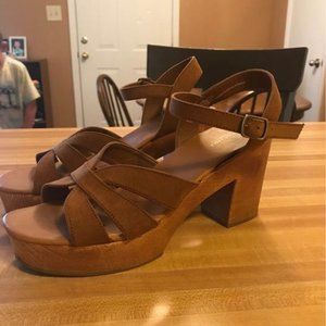 AMERICAN EAGLE PLATFORM SHOES